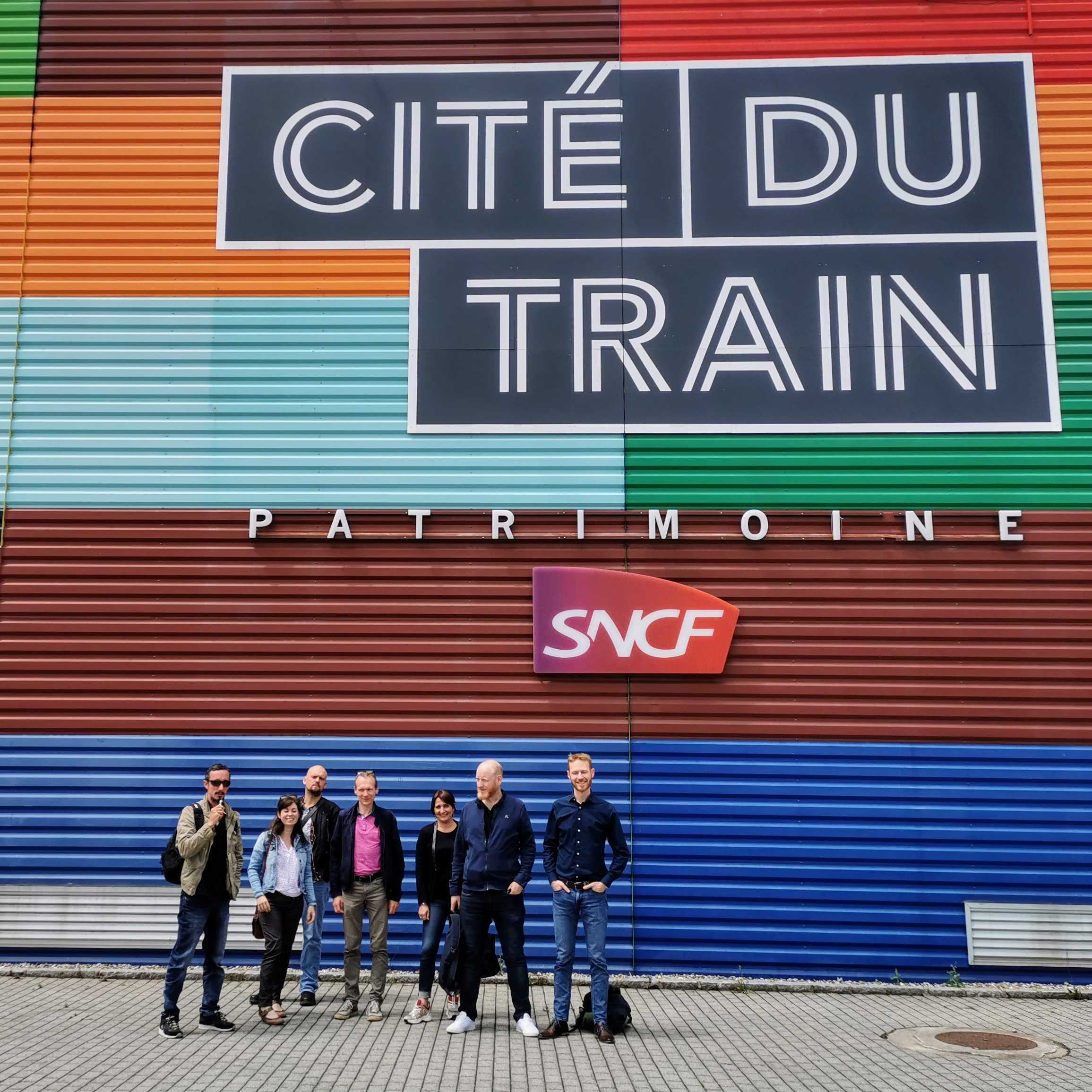 Photo d'équipe Blueboat à la cité du train